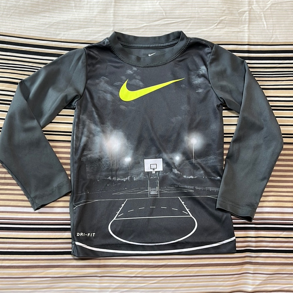 Nike long sleeve shirt for boys